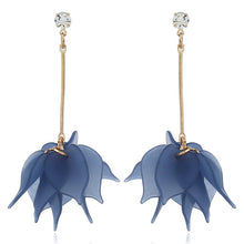 Load image into Gallery viewer, Long Hanging Flower Earring