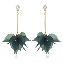 Load image into Gallery viewer, Long Hanging Flower Earring